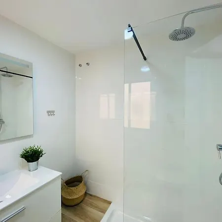 Apartamento Almirante 1º Linea De Playa Con Parking Málaga